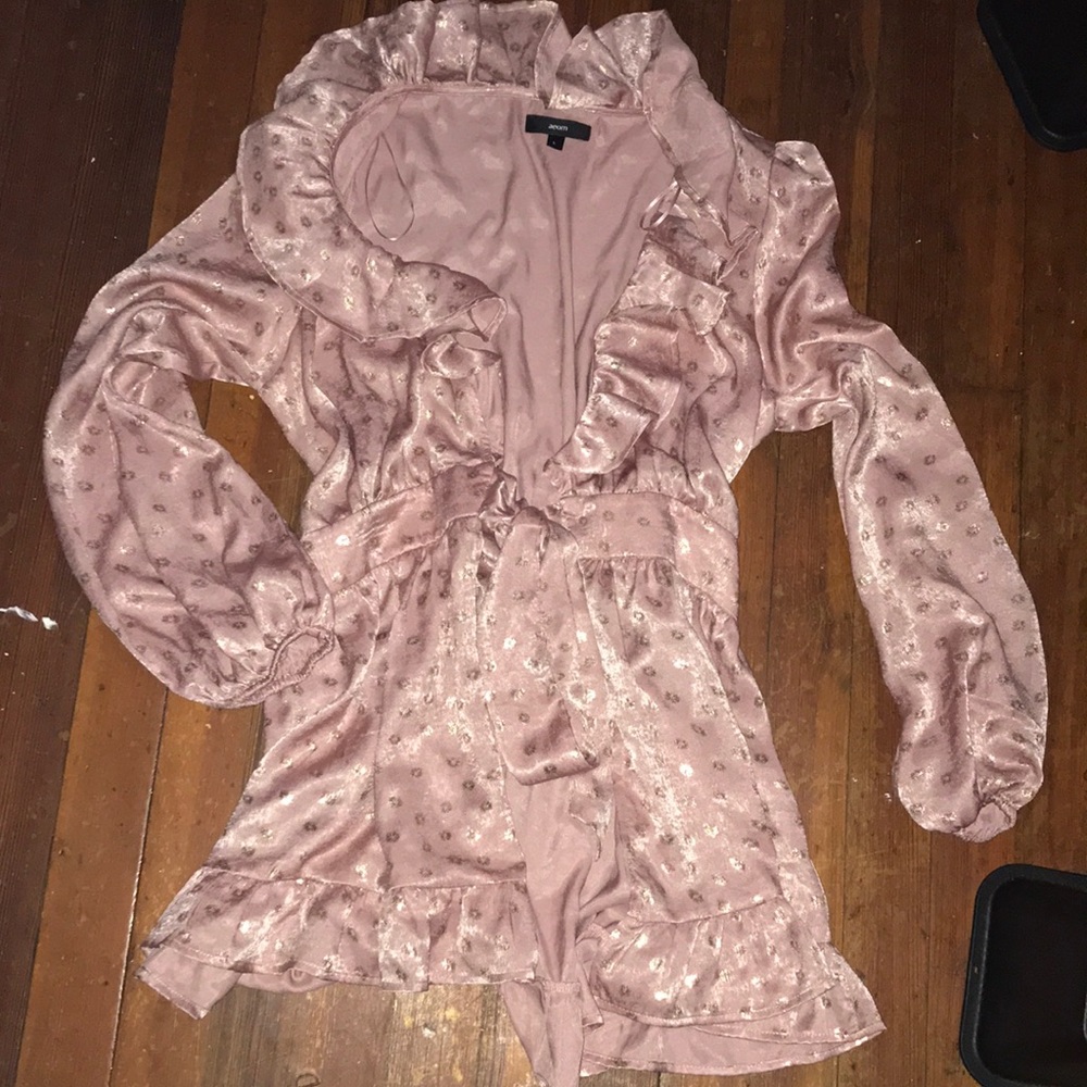 Aeom top
